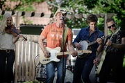 Swedish Country Artist Hicks Sets Music Row Chart Record With Hayride