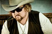 Colt Ford & Duck Dynastys Willie Robertson Go On The Hunt In Cut Em All Video