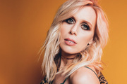 Elise Davis Releases Video For New Song Hold Me Like A Gun