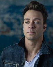 Amos Lee Unveils Soulful And Cathartic Meditation On Loss Hang On, Hang On