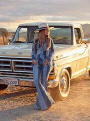 The Grammy Award-Winning Country Superstar Lainey Wilson Launches Her First Collection With Wrangler For Fall Winter 24