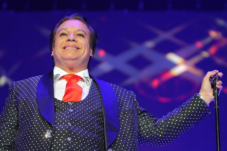 Juan Gabriel Shines In U.S. Tour Opener In Chicago