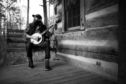 Crowder Breaks Into Top 10 on Billboard 200 with Solo LP "Neon Steeple"; Makes Grand Ole Opry Debut