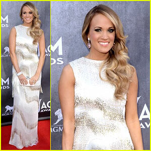 Carrie Underwood 2014 48th Annual CMA Awards Wearing Over 53 Million US Dollars of Johnathon Arndt Jewels On The Red Carpet