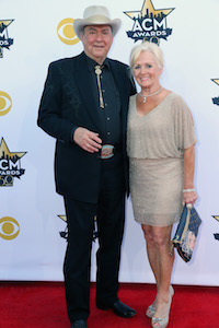 Jim Ed Brown's In Style Again Hits Top Of Charts; Country Icon Charms On Acm Red Carpet Stroll