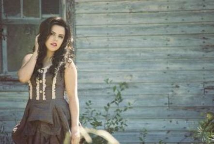 Texas Beauty Madelyn Victoria Tops National AM/FM Radio Chart With Debut Single "He Only Loves Me On The Dance Floor" 