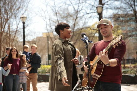 Jennifer Hudson, Surprises Fan!