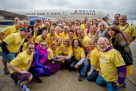 Kenny G Surprises Delta Air Lines Employees At Delta Jet Drag Fundraiser Benefiting The American Cancer Society