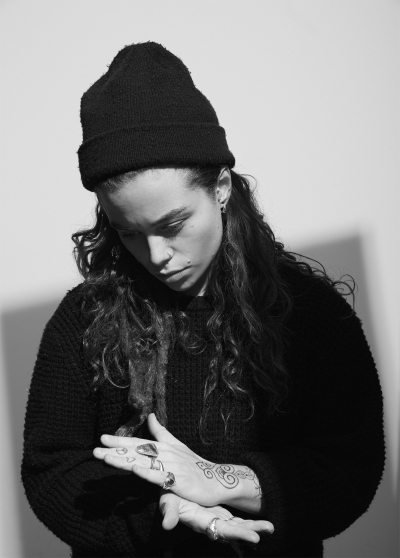 Tash Sultana To Make National TV Debut On Late Night With Seth Meyers Oct. 2, Performing "Jungle"