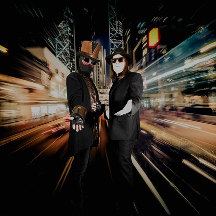 Sweden's ShapeShiftingAliens Presents Bowie-esque Single 'Showing My Face' With Stellar Video