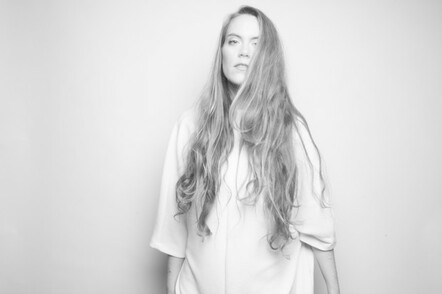 British Singer/Songwriter Hannah Featherstone Releases New Album 'Word Bound'