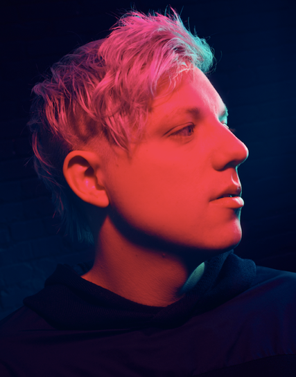 Robert DeLong Releases New Single "Revolutionary"