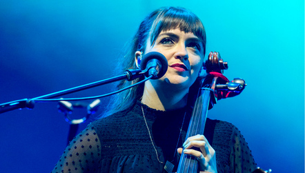 Neyla Pekarek Signs With S-Curve Records; Debut Album Out In 2019