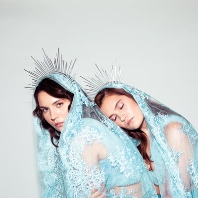 Sibling Duo Lily & Madeleine Release New Song "Can't Help The Way I Feel"