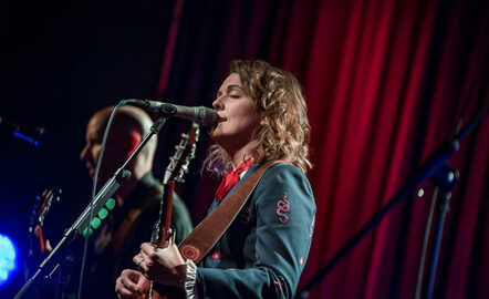 Brandi Carlile Performs The Joke Solo/Acoustic On Ellen