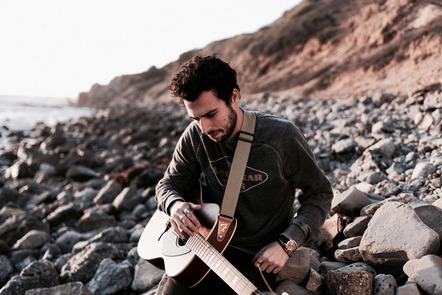 Film Composer Turned Indie-Folk Singer, Thiago Muller, Debuts New Single