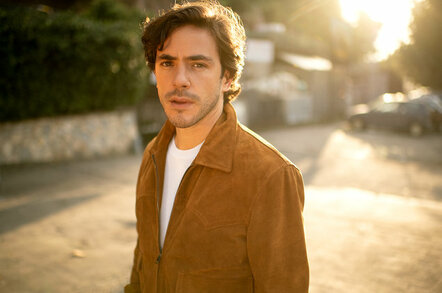 Jack Savoretti Scores His First No 1 On The UK Albums Chart With 'Singing To Strangers'