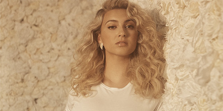 Tori Kelly Makes London Pit Stop