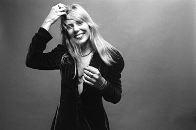 Joni Mitchell To Receive Les Paul Innovation Award At 35th Annual NAMM TEC Awards