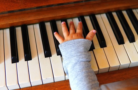 Let The Music Play! Here Are Top 8 Nursery Rhymes To Teach Your Toddler