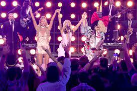 Sia Returns To Live Music On 'Miley's New Years Party'