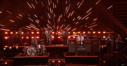 The Black Keys Perform On 'The Voice' Season Finale!