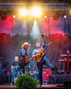 CMT Music Premieres New Alex Miller And Tracy Byrd Video "The Byrd"