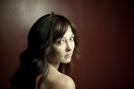 Amanda Shires Proves Heir To Waits, Parton, Faulkner With 'Carrying Lightning'