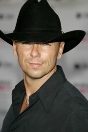 Kenny Chesney Clearly Ready For The Massive Crowds (Billboard), Kicks Off Biggest Tour In Five Years This Week