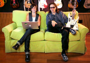 Grammy Winning Artist Steve Vai Goes Live With Guitartv