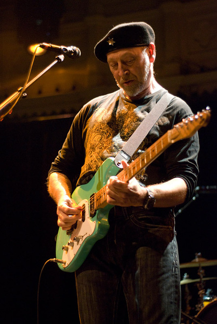 Richard Thompson Teaches 'monster' Guitar Lesson For The Ipad