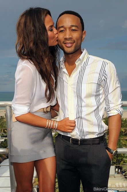 John Legend Put A Ring On Chrissy Teigen!