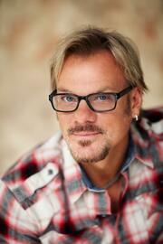 APA Nashville Signs Piano Man Phil Vassar