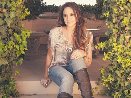New Country Music Artist Carissa Leigh Embarks On Acoustic Tour