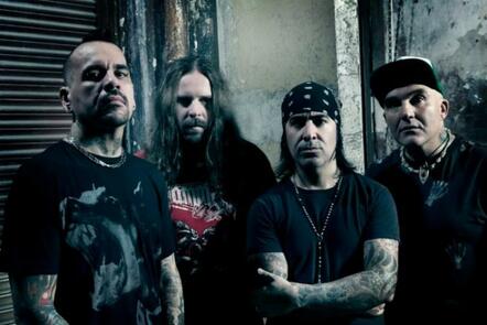De La Tierra Kicked Off Their Tour With Metallica And Premier New Video "San Asesino"