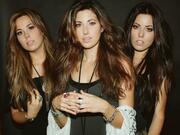 Sister Trio Michaelis Signs With APA